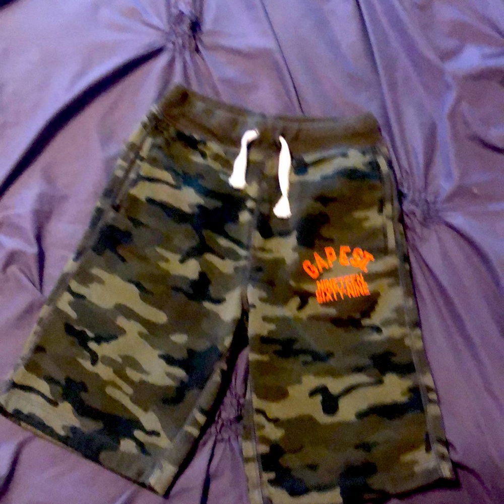 Boys size 8 gap shorts